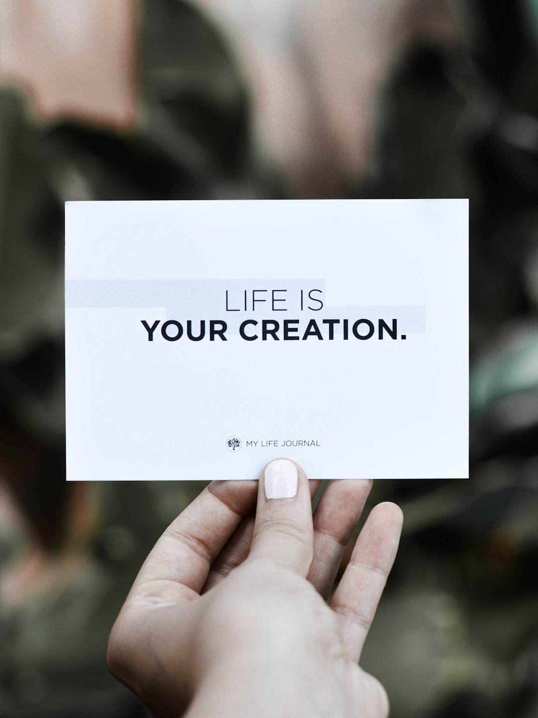 kartecza z napisem life is your creation