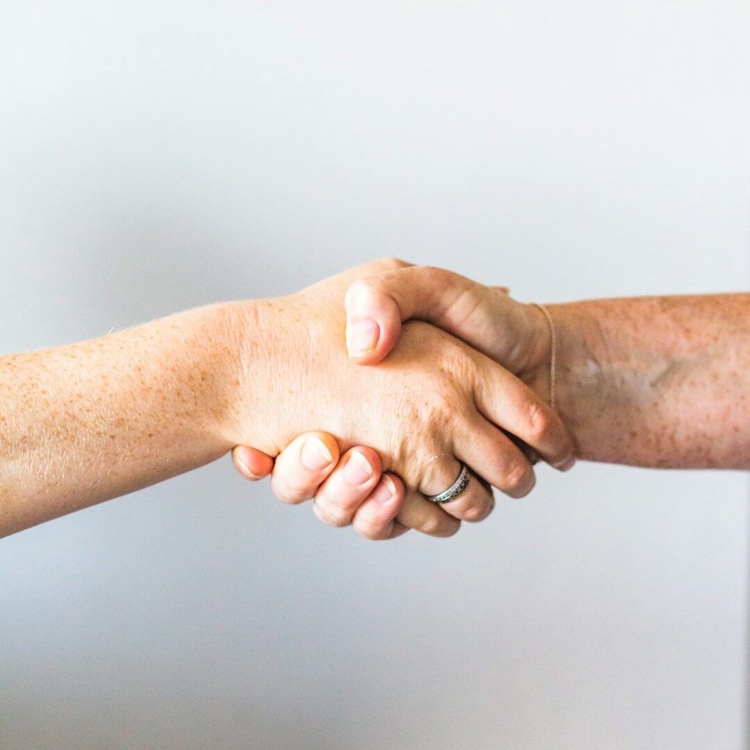 uścisk dłoni
